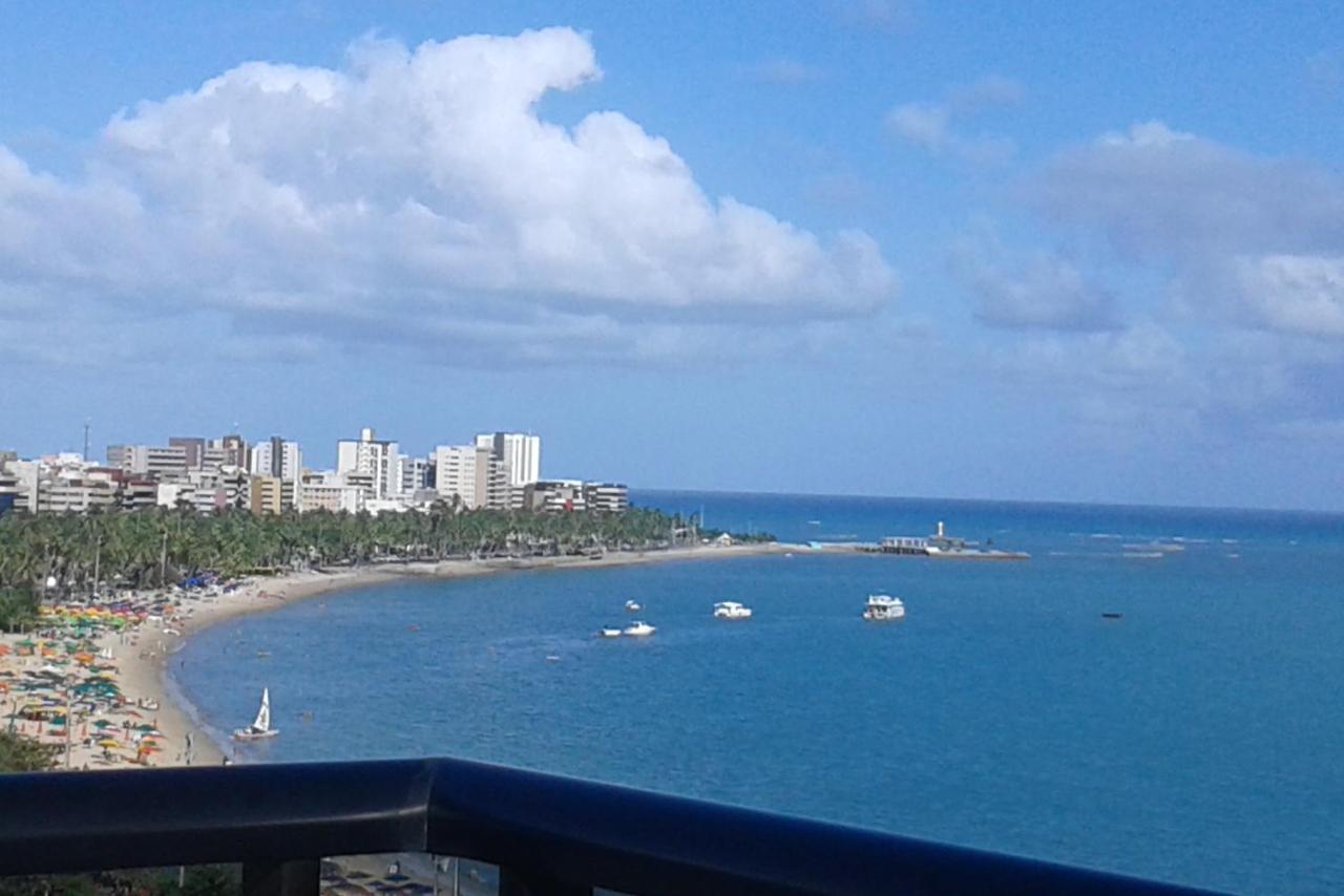 Na Beira Mar De Pajucara- Edif Neo- Apartamento Quarto E Sala- Tem Varanda - Vista Lateral Do Mar- Rua Julio Plech Filho 60 Esquina Com Avenida Doutor Antonio Gouveia - Consumo Eletrico E Pago No Ckeck-Out 1Kwh E 1,35 Reias Maceio  Bagian luar foto