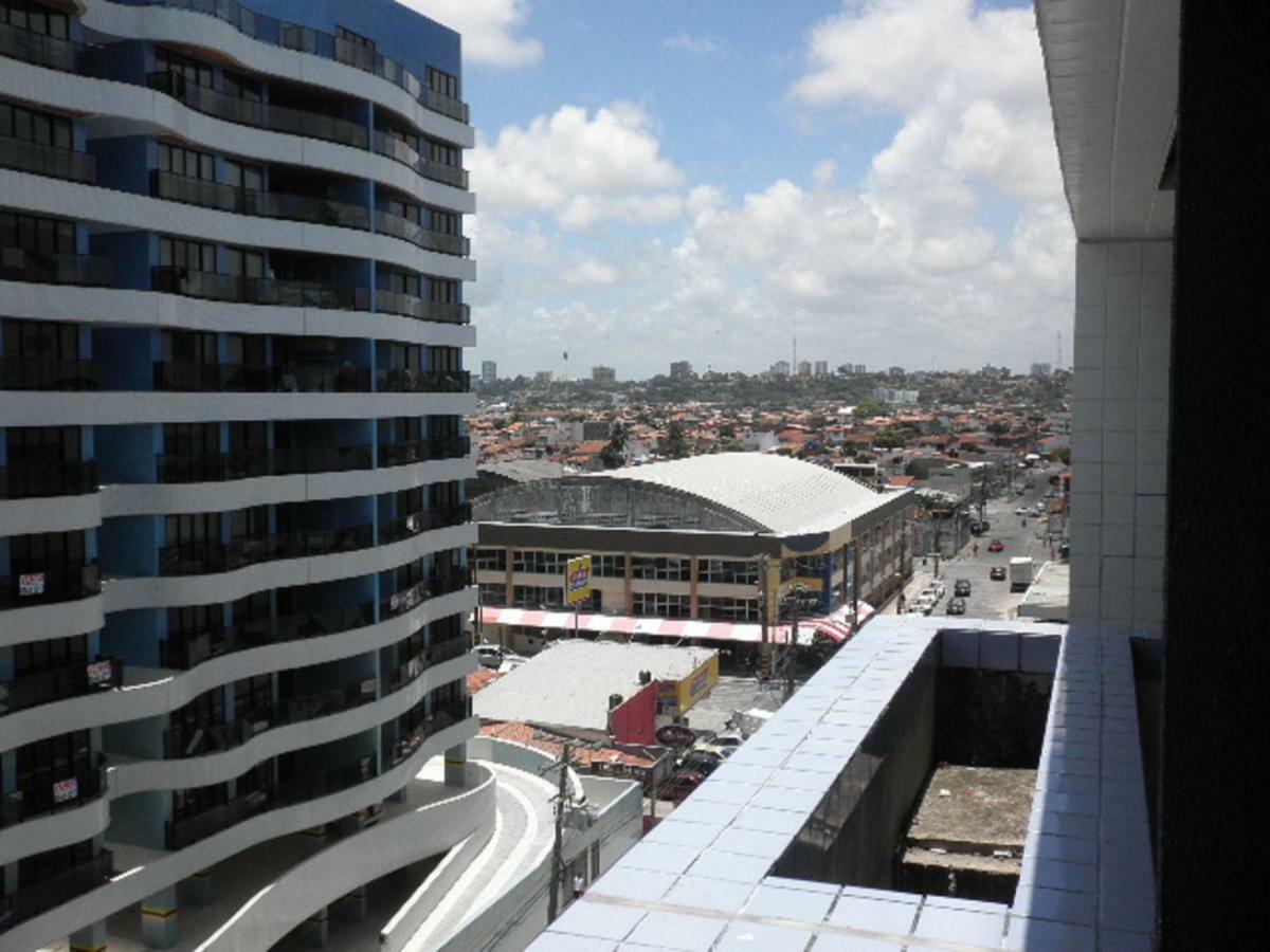 Na Beira Mar De Pajucara- Edif Neo- Apartamento Quarto E Sala- Tem Varanda - Vista Lateral Do Mar- Rua Julio Plech Filho 60 Esquina Com Avenida Doutor Antonio Gouveia - Consumo Eletrico E Pago No Ckeck-Out 1Kwh E 1,35 Reias Maceio  Bagian luar foto